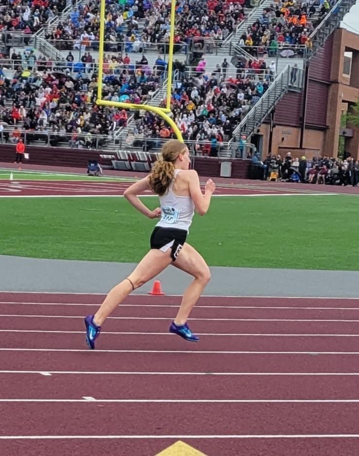 Kaylee Peterson competes at 2022 State meet