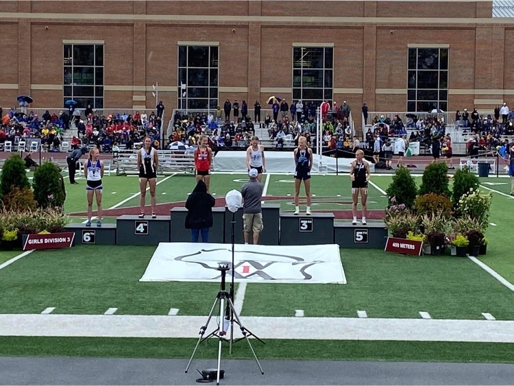 Kaylee Peterson receives gold medal as 400m State Champ