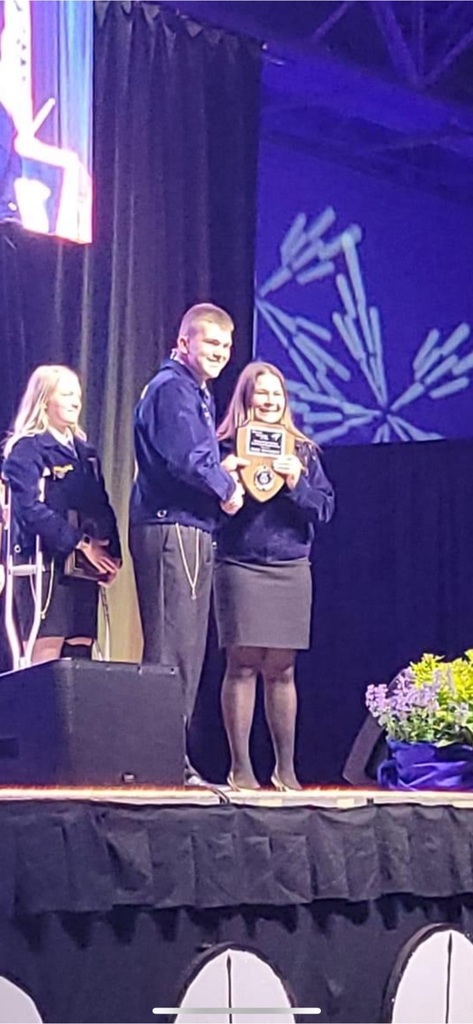 Talena Sprecher receives state FFA award