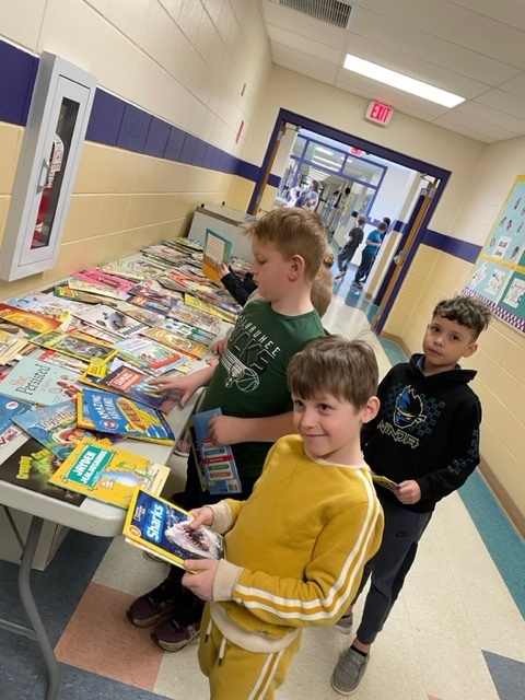 Students pick out free books