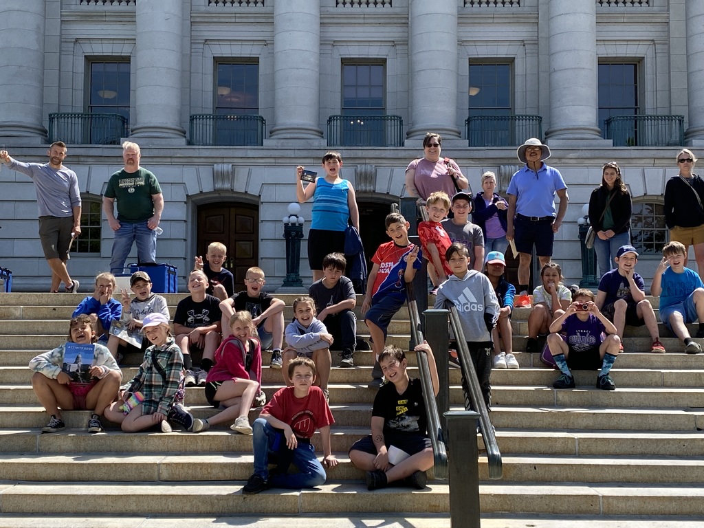4th Grade field trip to State Capitol 2023 group picture